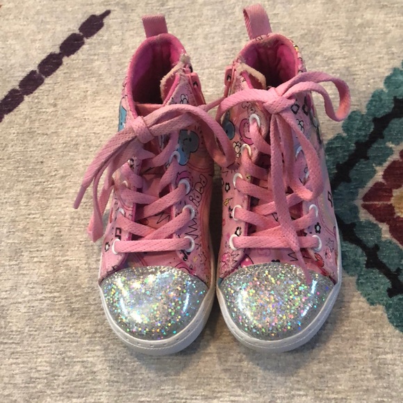 Minnie Mouse Light Up High Tops - Picture 2 of 5